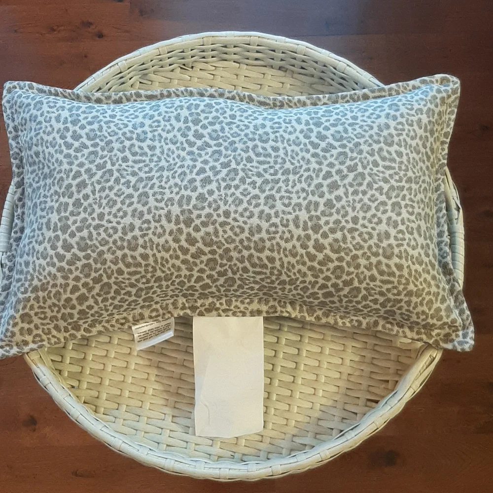 Hampton Bay Gray & Cream Animal Print Outdoor Patio Accent Pillow, NWT - Picture 6 of 8